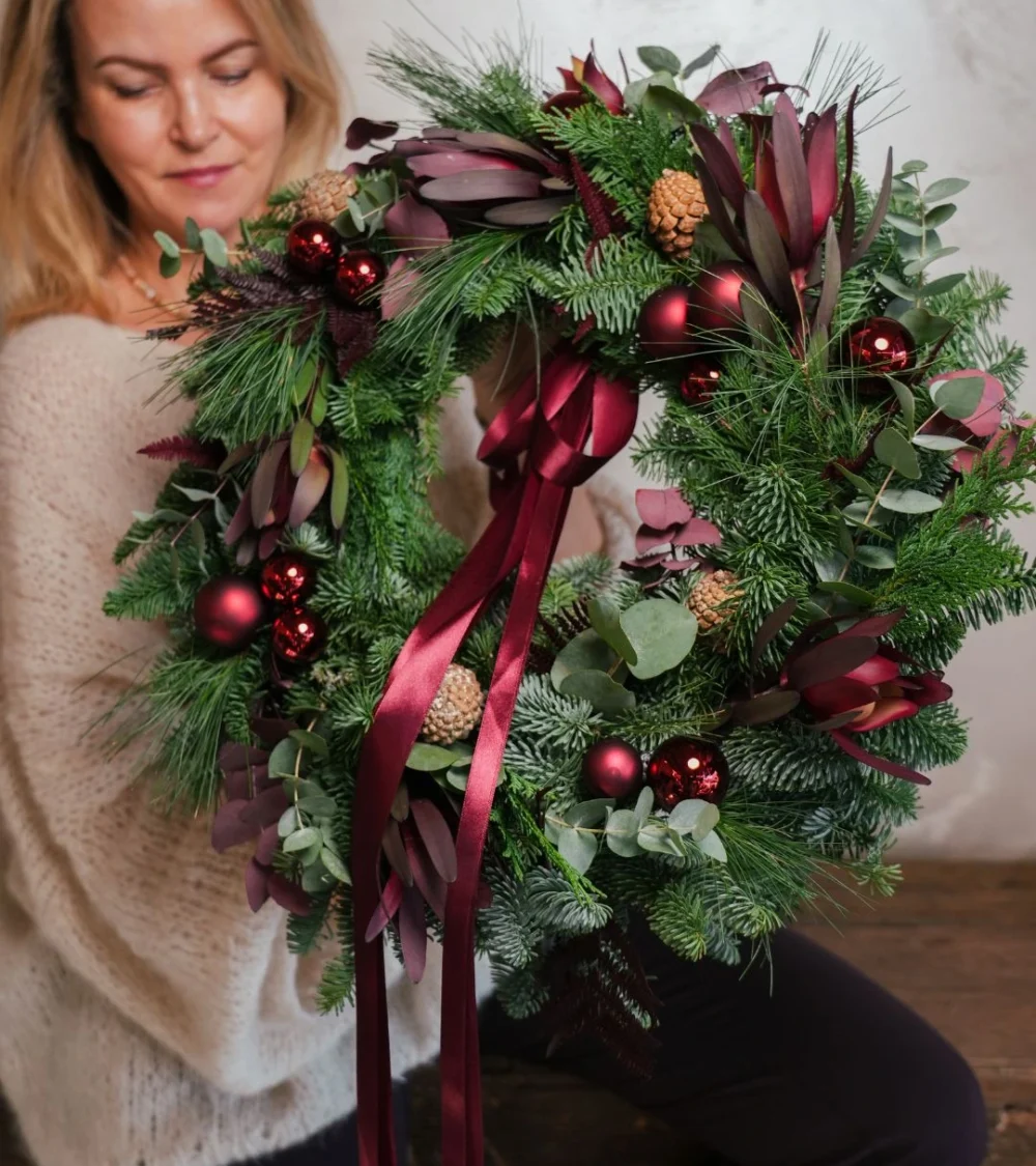 Burgundowy wianek bożonarodzeniowy 45 cm