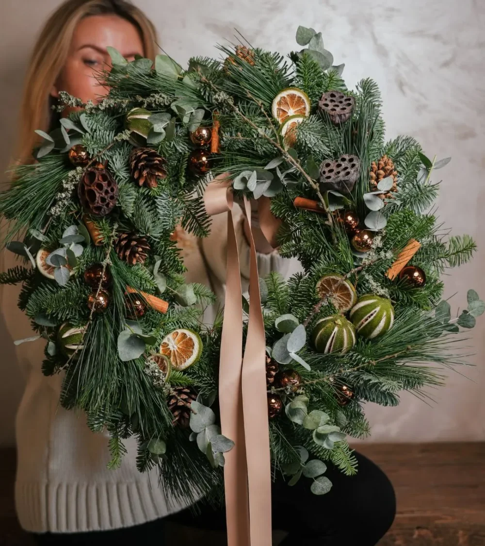 Naturalny wianek bożonarodzeniowy z szyszkami 45 cm