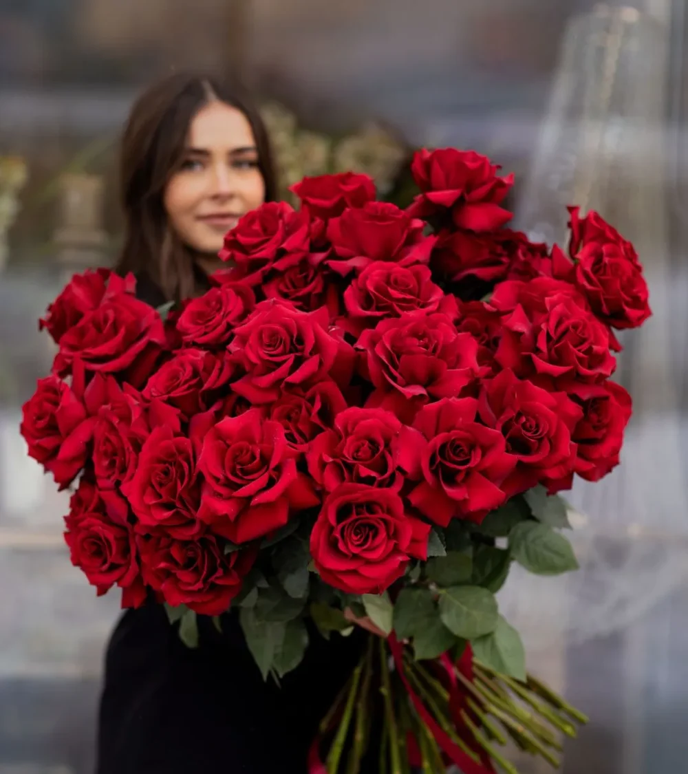 Klasyczny bukiet na Walentynki z czerwonych róż Zakochanie Projekt Kwiaty Gdańsk