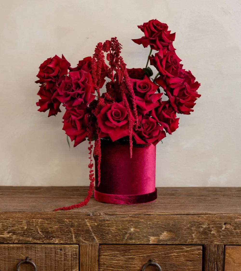 Elegancki flowerbox z czerwonych róż z dostawą w Trójmieście